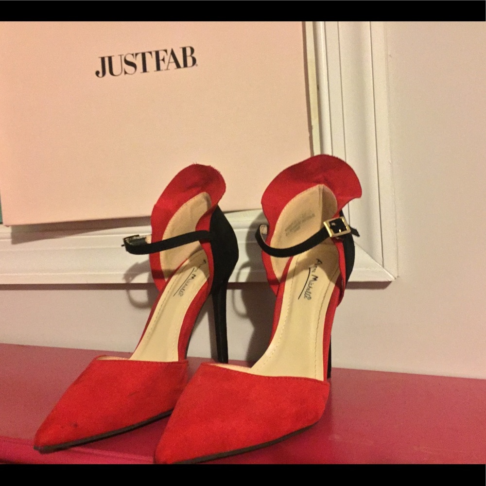 💋Red Ruffled Stilettos 👠